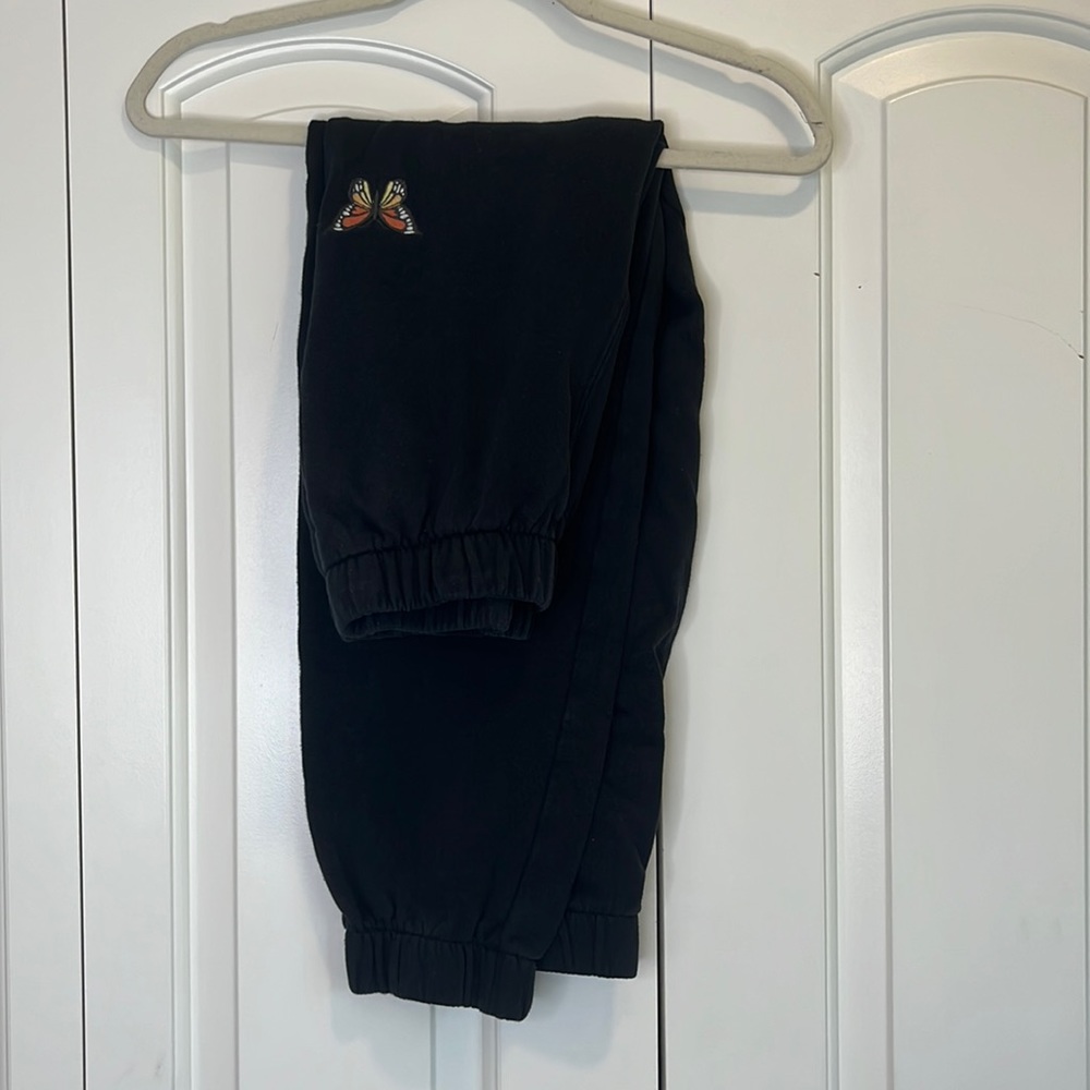 Hollister black jogger w/ butterfly on pocket